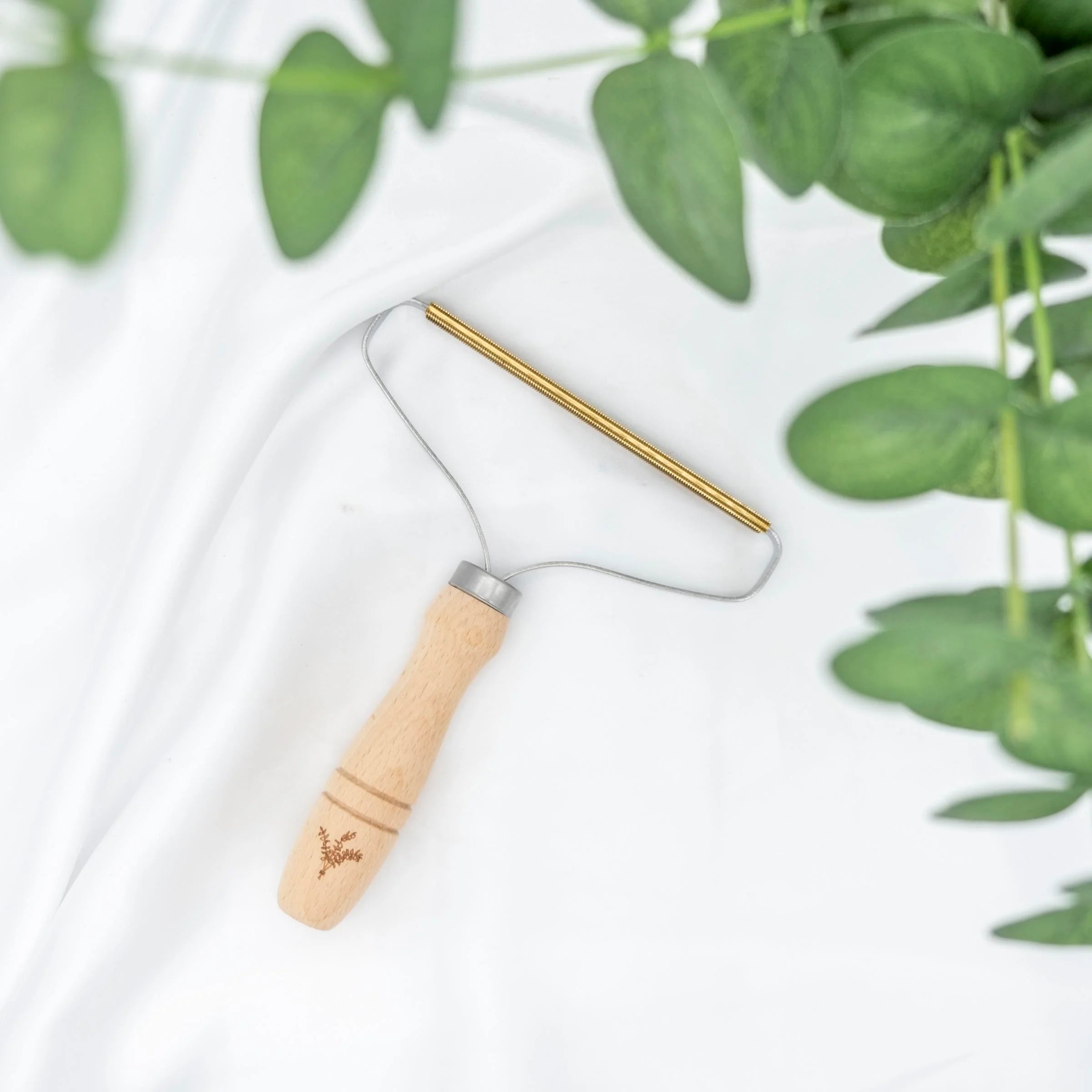 Greenland & Co - Bamboo Lint Brush